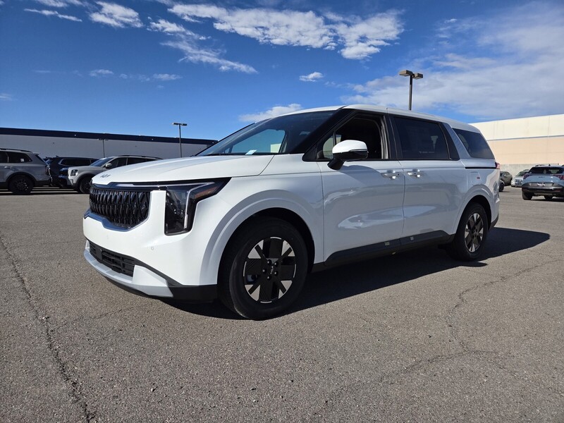 2026 Kia Carnival LXS's photo