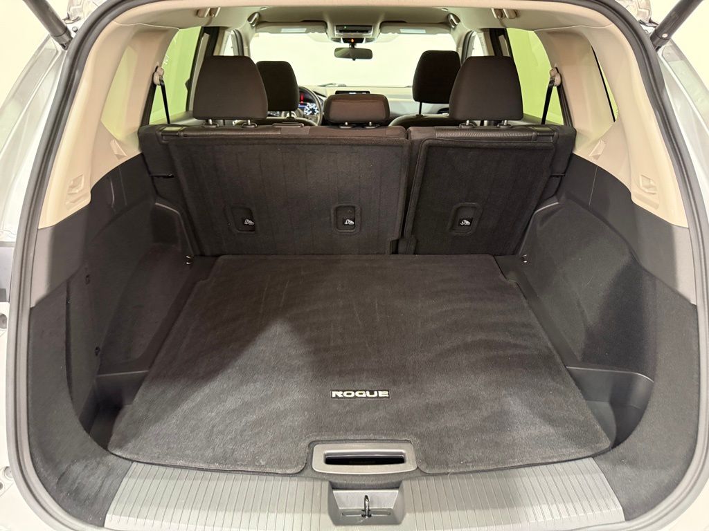 2024 Nissan Rogue SV photo 9