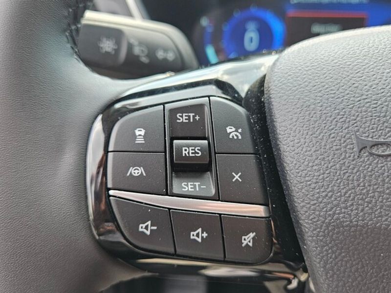 2022 Ford Escape Titanium Hybrid photo 26