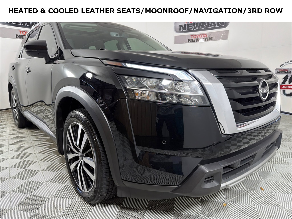 2024 Nissan Pathfinder Platinum's photo