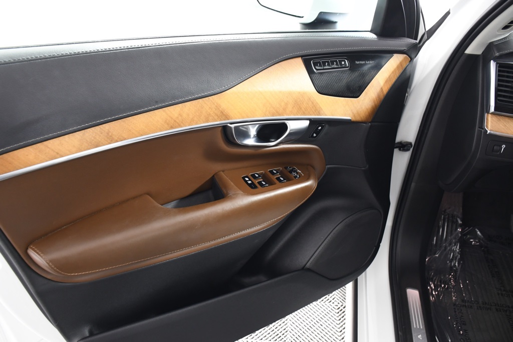 2020 Volvo XC90 T6 Inscription photo 11