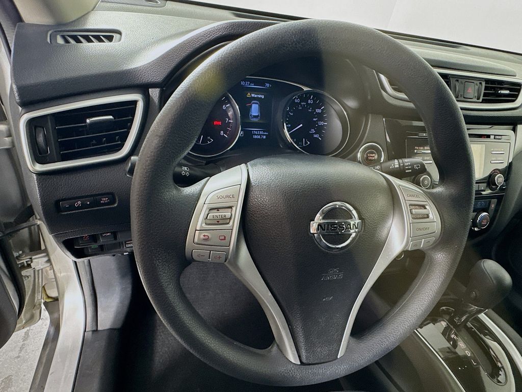 2015 Nissan Rogue SV photo 11