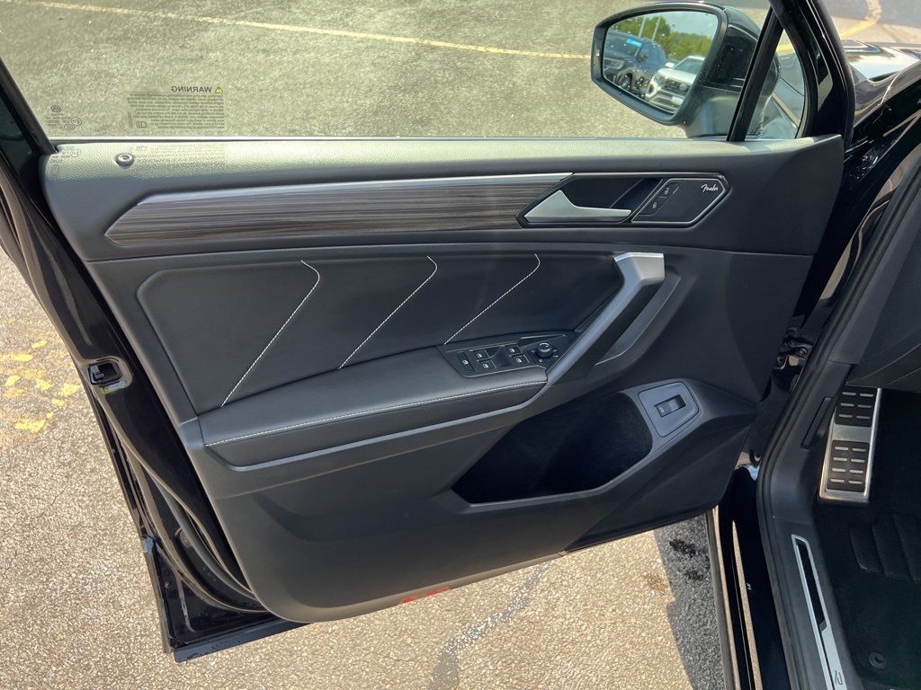 2022 Volkswagen Tiguan SEL Premium R-Line photo 17
