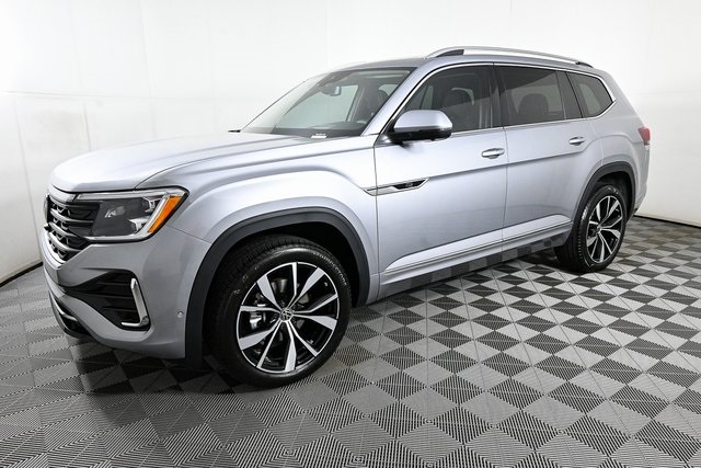 2025 Volkswagen Atlas SEL Premium R-Line photo 3