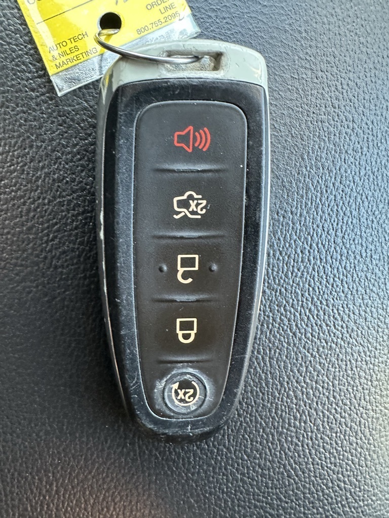 2019 Ford Escape SEL photo 26