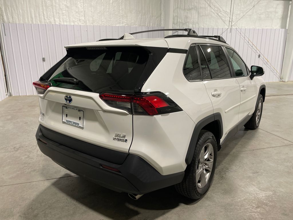 2023 Toyota RAV4 Hybrid XLE photo 3