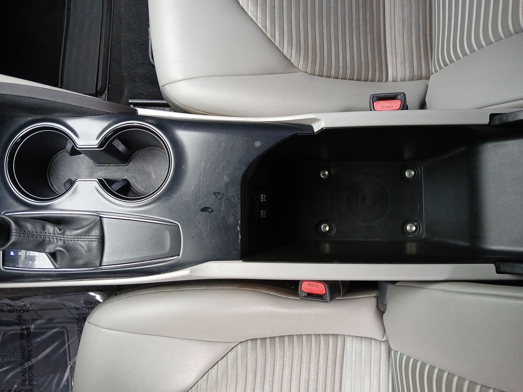 2020 Toyota Camry SE photo 24
