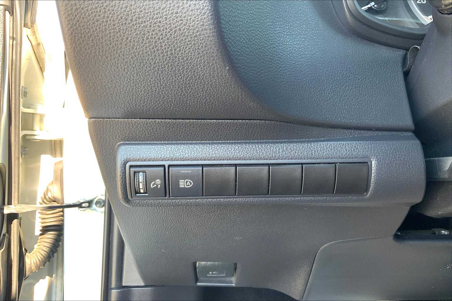 2020 Toyota Corolla LE photo 32