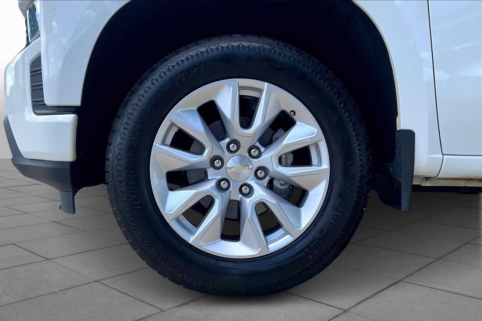 2020 Chevrolet Silverado 1500 Custom photo 9