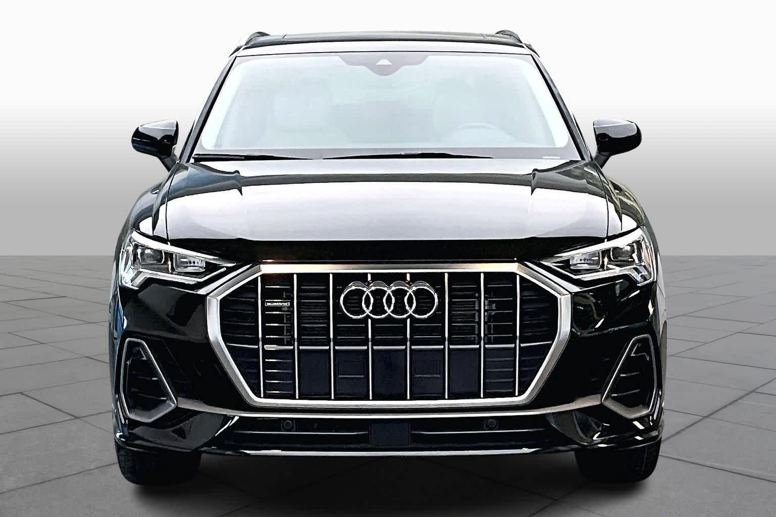 2023 Audi Q3 S line Premium photo 2