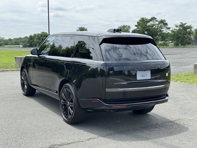 2025 Land Rover Range Rover SV photo 3