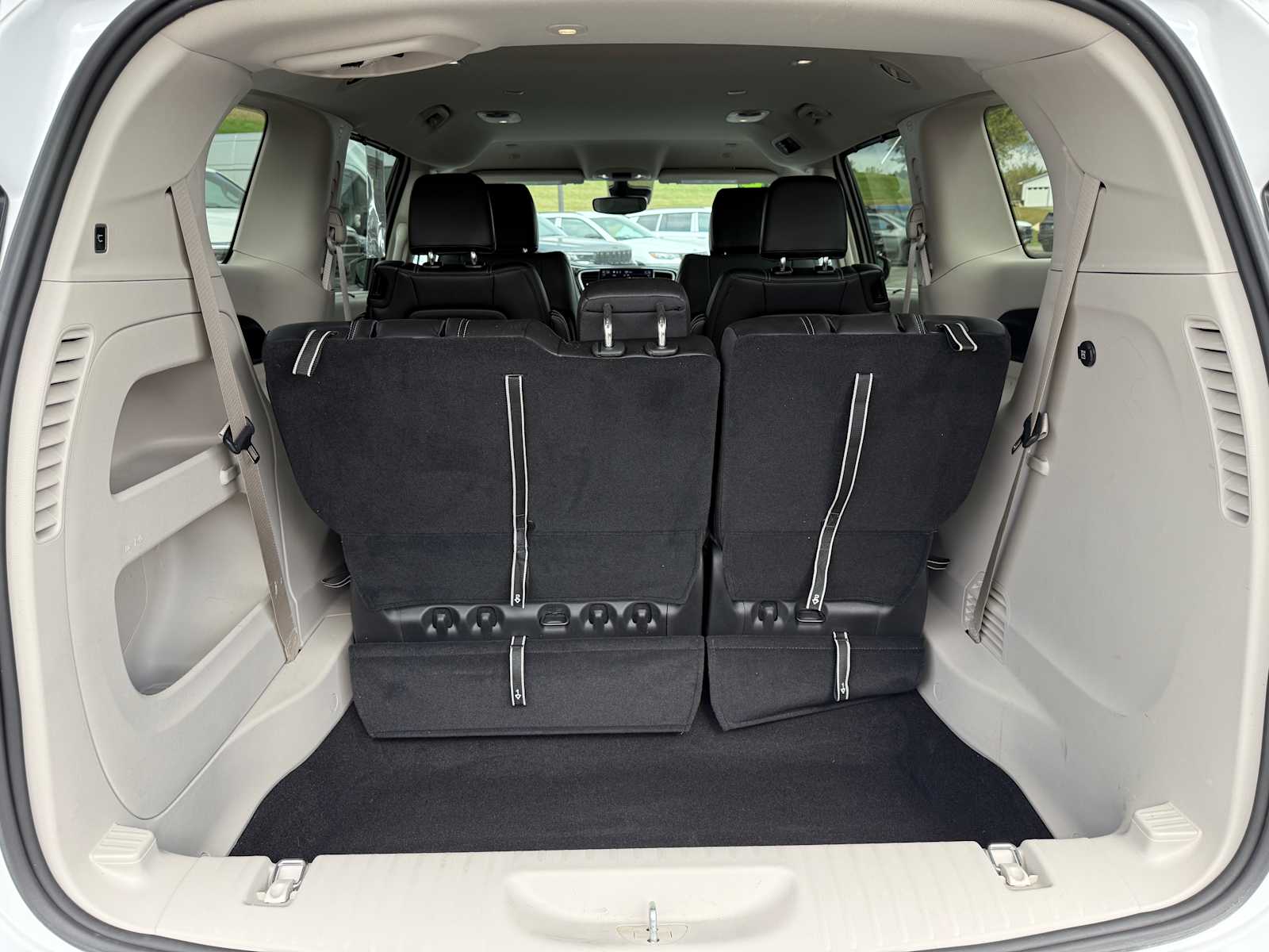 2024 Chrysler Pacifica Touring L photo 9