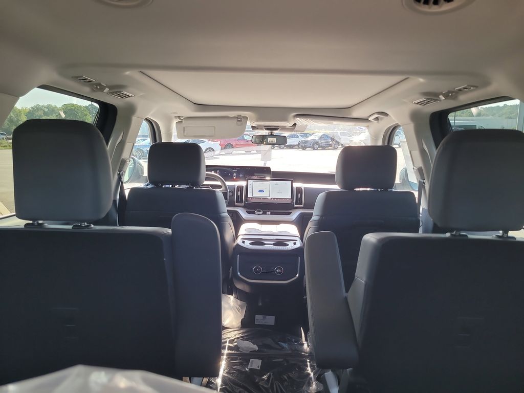 2025 Ford Expedition photo 27