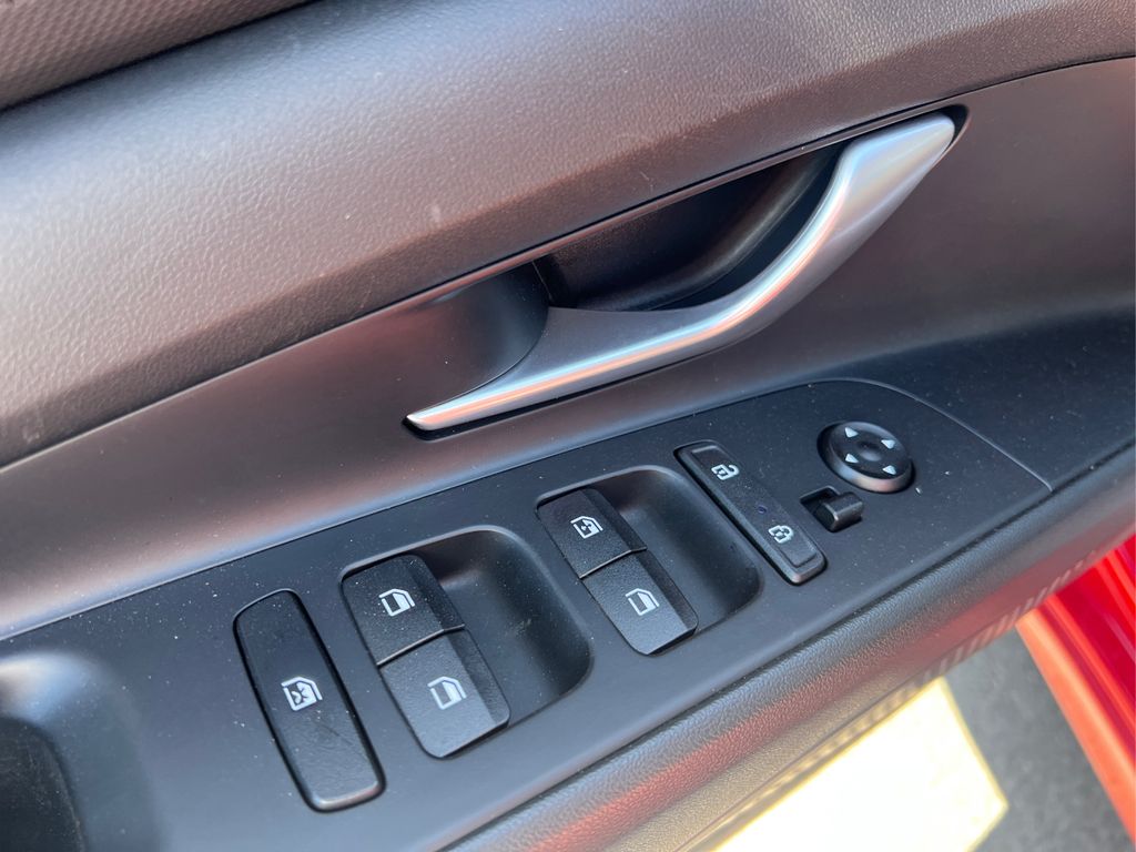 2023 Hyundai Elantra SEL photo 24