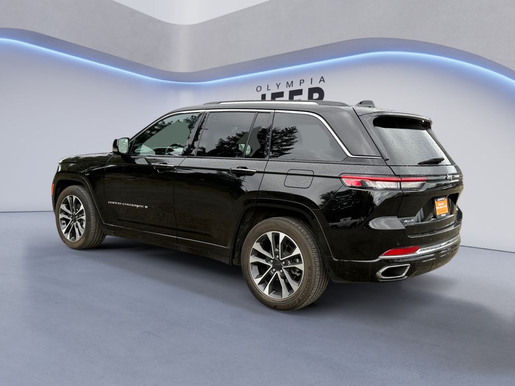 2022 Jeep Grand Cherokee Overland photo 2