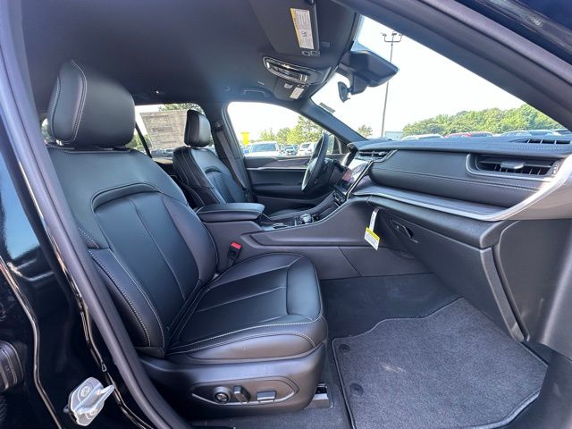 2025 Jeep Grand Cherokee Limited photo 29