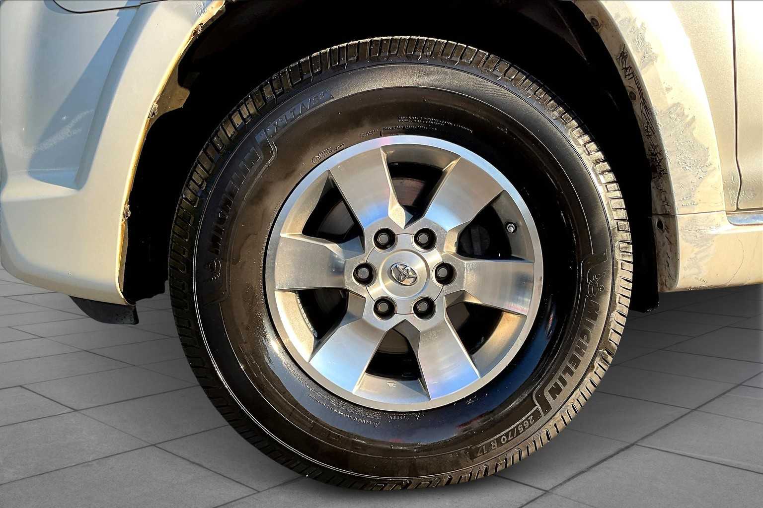 2012 Toyota 4Runner SR5 photo 9