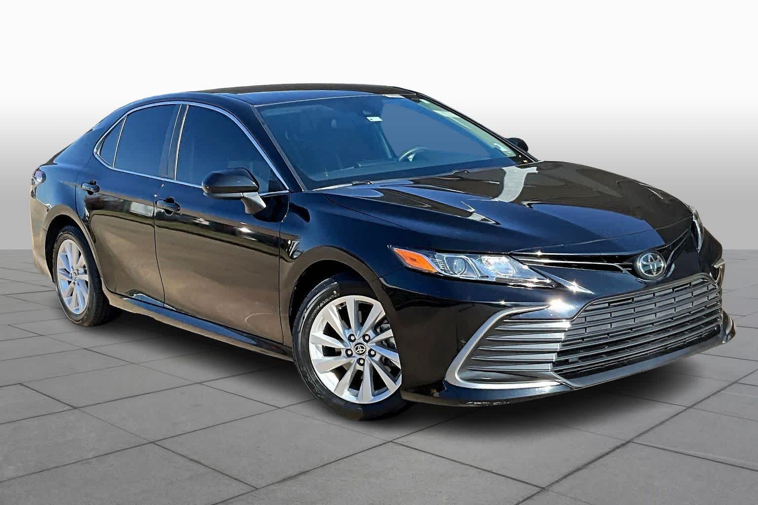2021 Toyota Camry LE photo 2