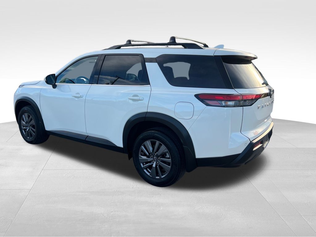 2024 Nissan Pathfinder SV photo 3