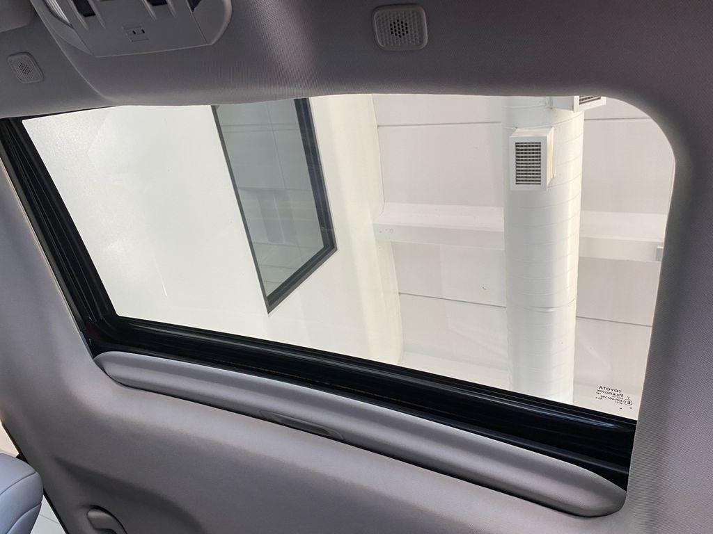 2023 Toyota Highlander XLE photo 22