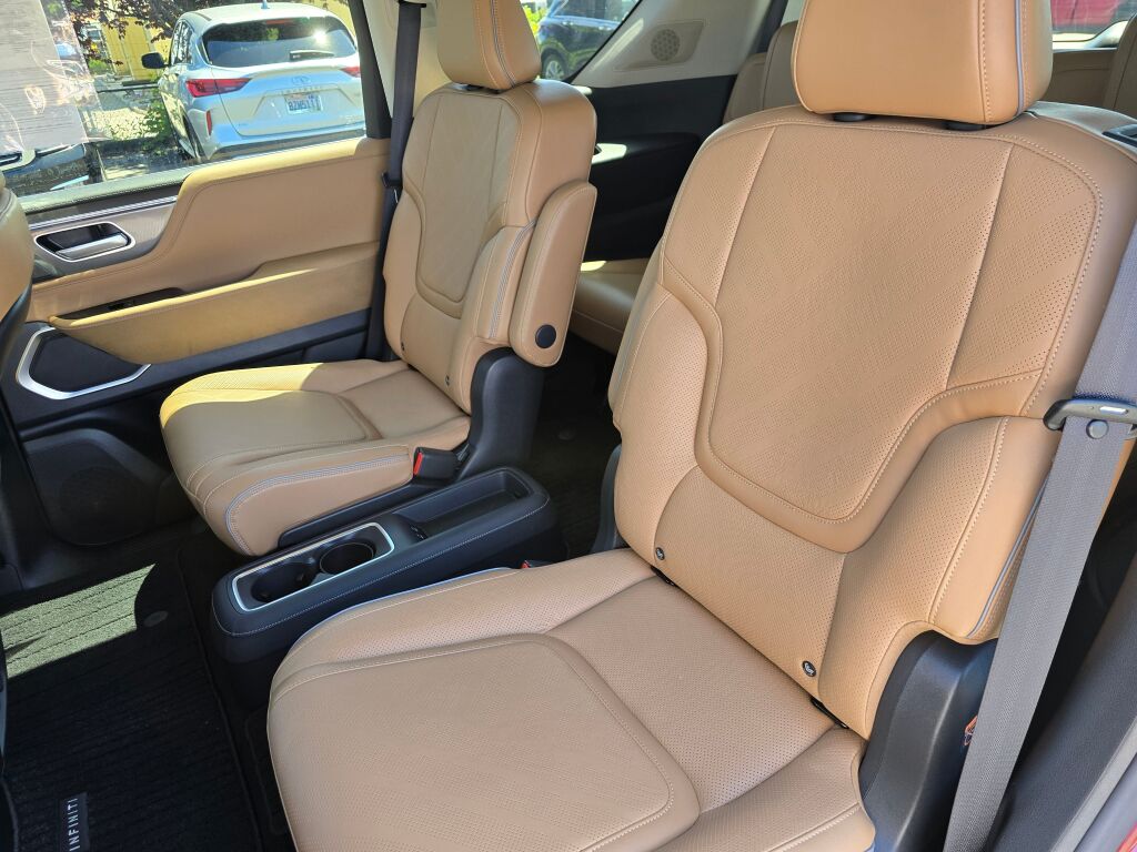 2025 Infiniti QX80 Luxe photo 17