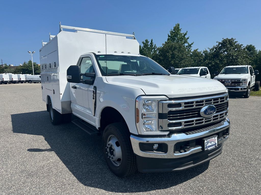 2024 Ford F-350 Super Duty Chassis Cab XL's photo