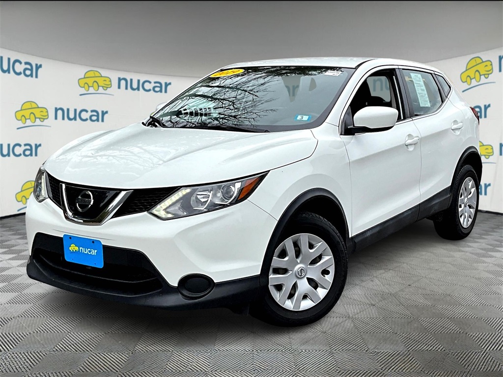 2019 Nissan Rogue Sport S photo 2