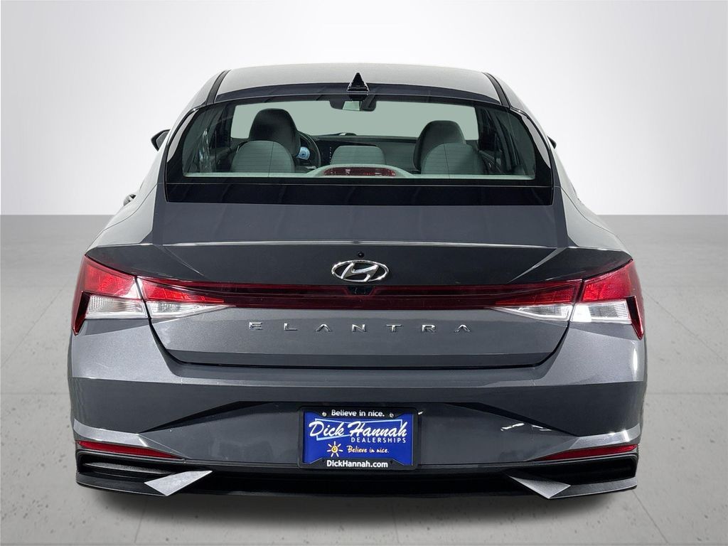 2023 Hyundai Elantra SEL photo 7