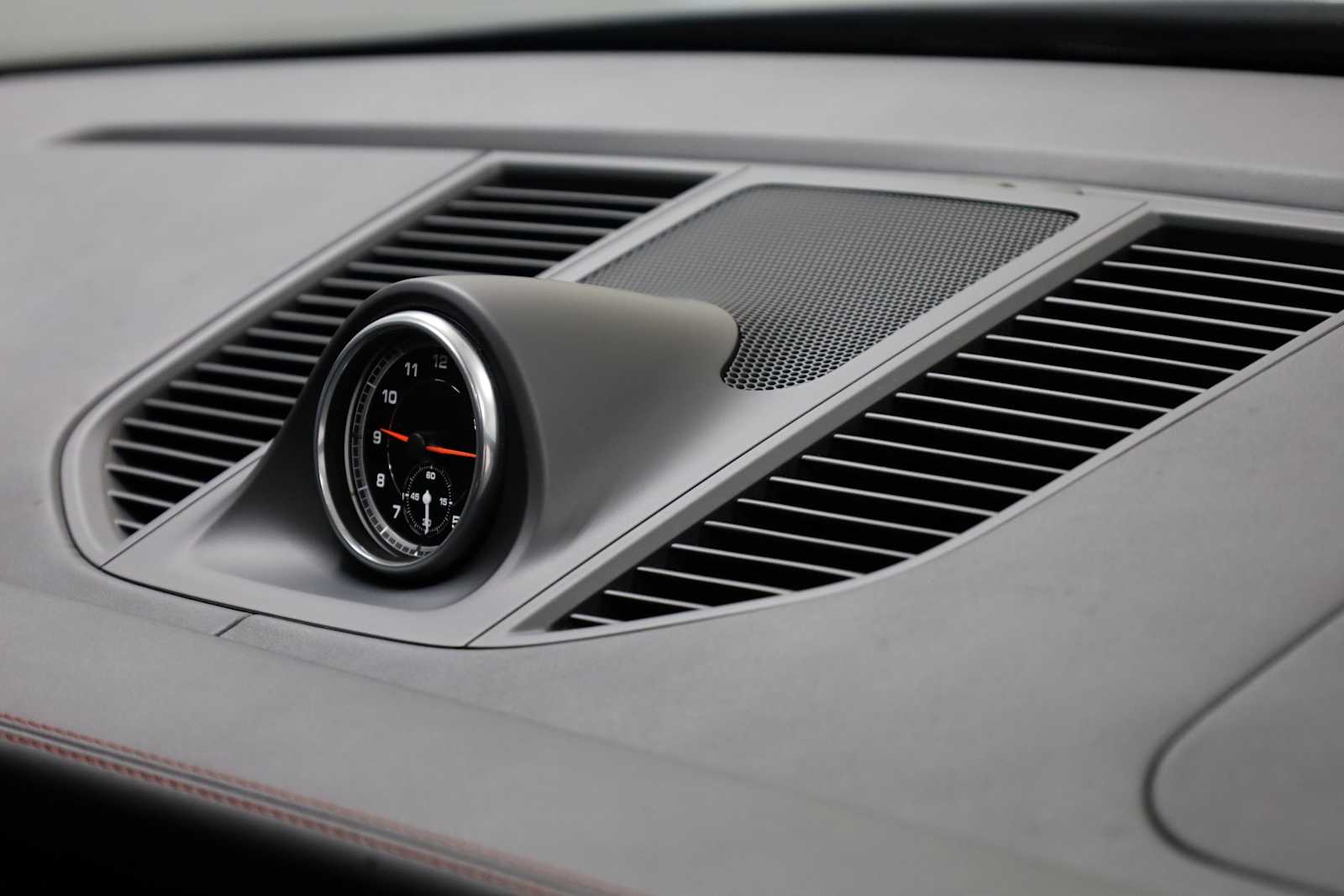 2021 Porsche Macan Base photo 23