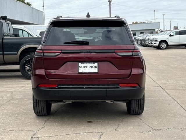 2025 Jeep Grand Cherokee Altitude photo 3