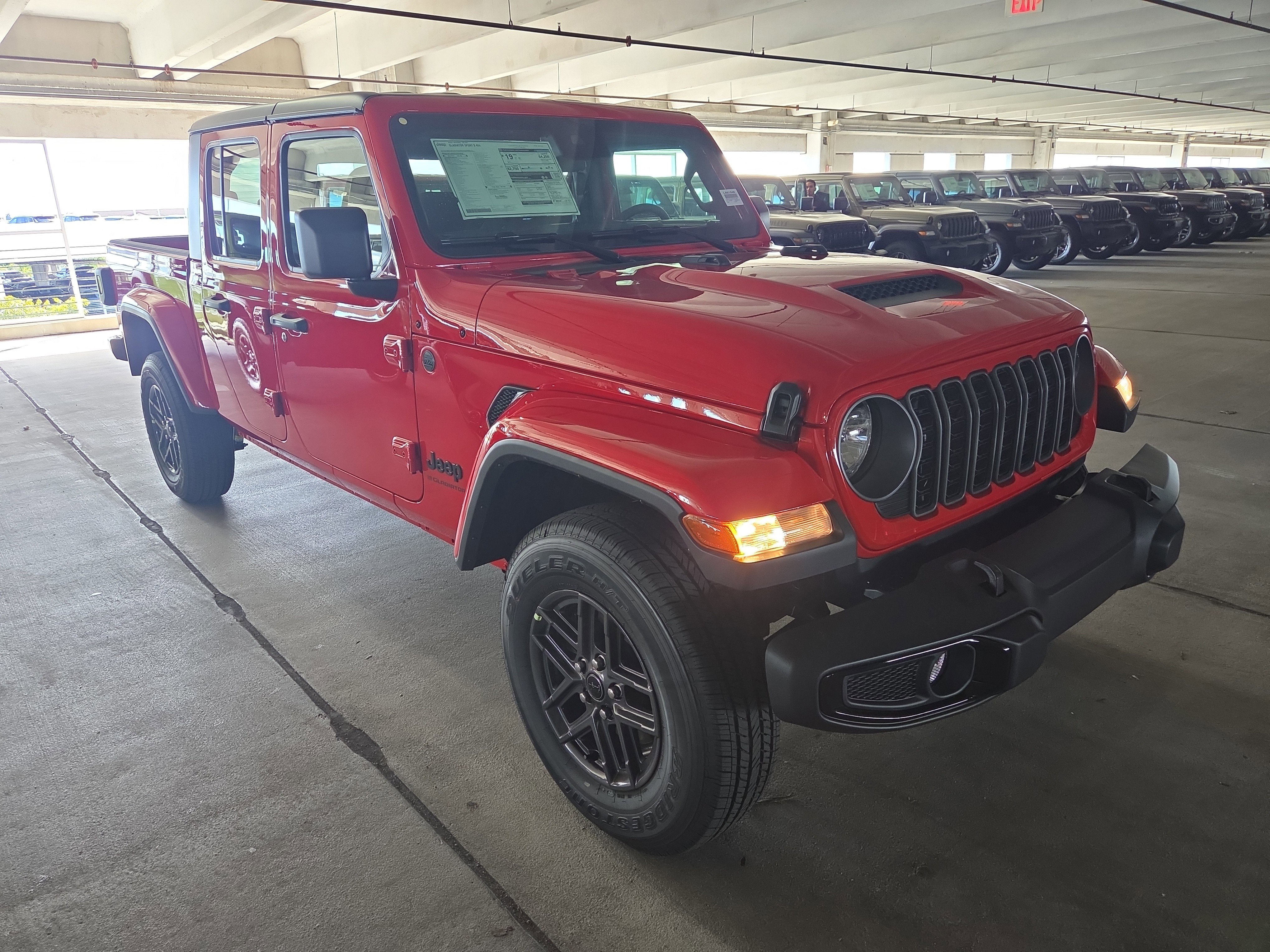 2025 Jeep Gladiator Sport S's photo