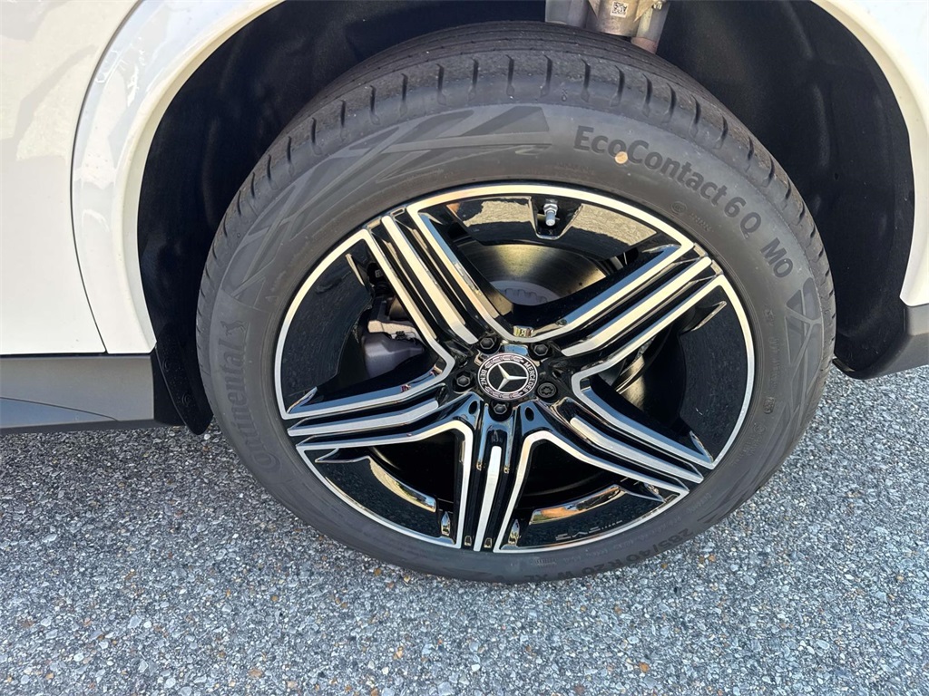 2026 Mercedes Benz GLC 300 4MATIC photo 3