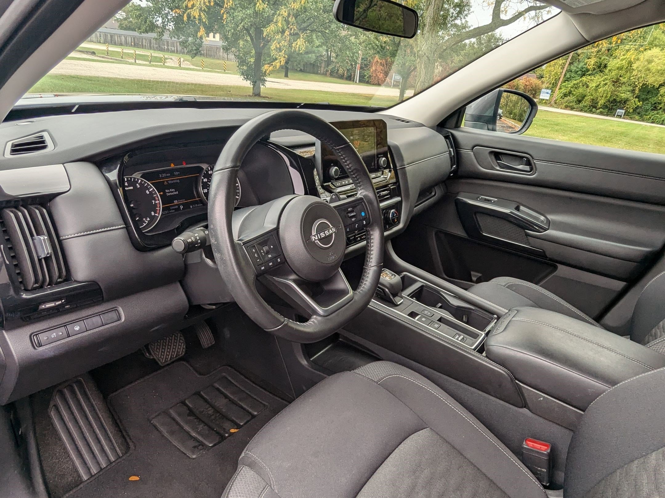 2024 Nissan Pathfinder SV photo 4