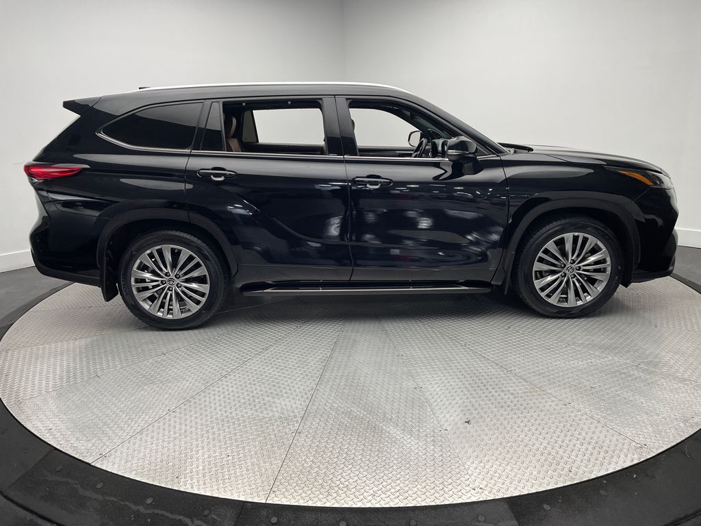 2022 Toyota Highlander Platinum photo 4