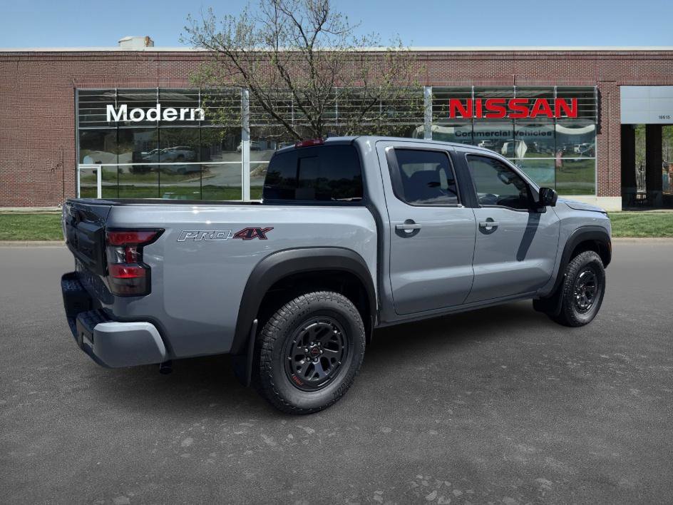 2025 Nissan Frontier PRO-4X photo 4