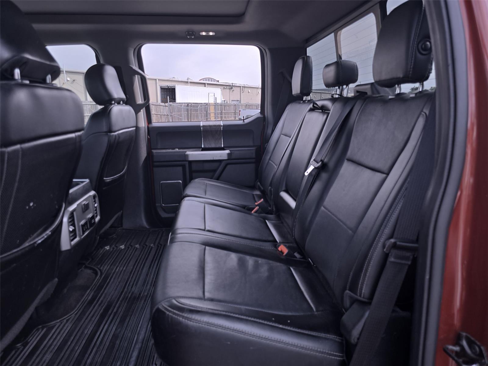 2018 Ford F-250 Lariat photo 26