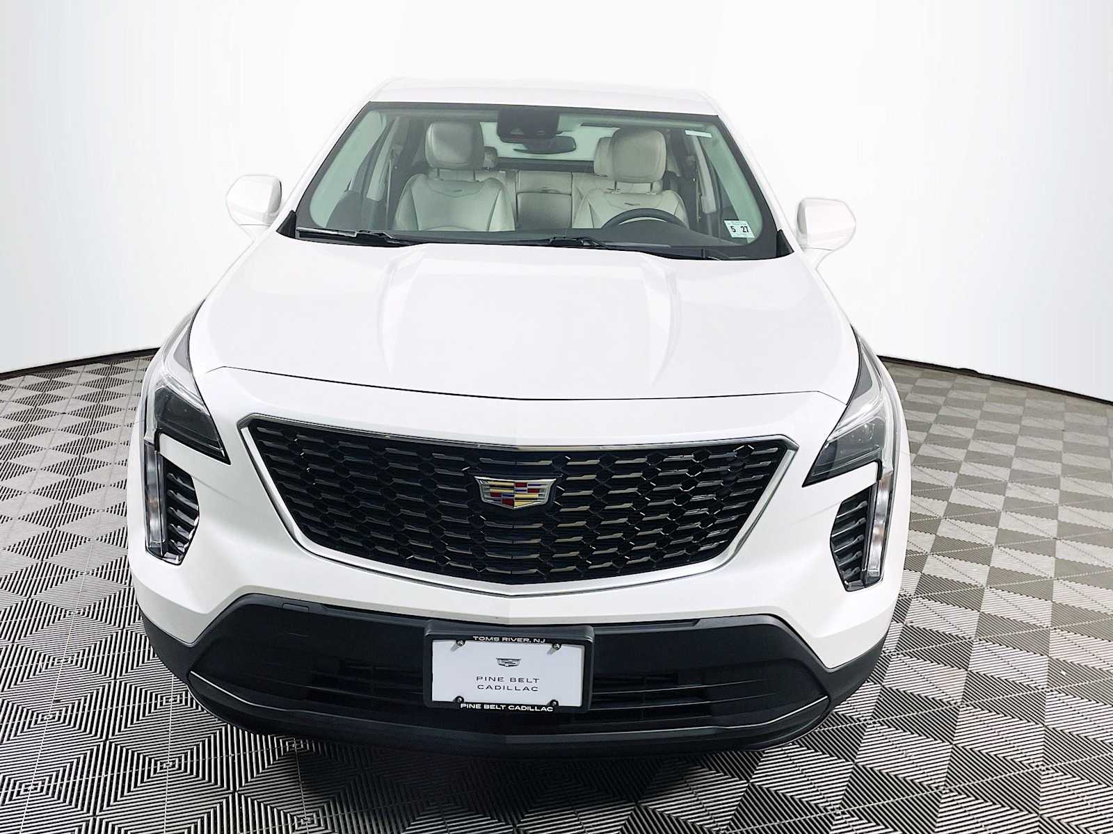 2022 Cadillac XT4 Luxury photo 2
