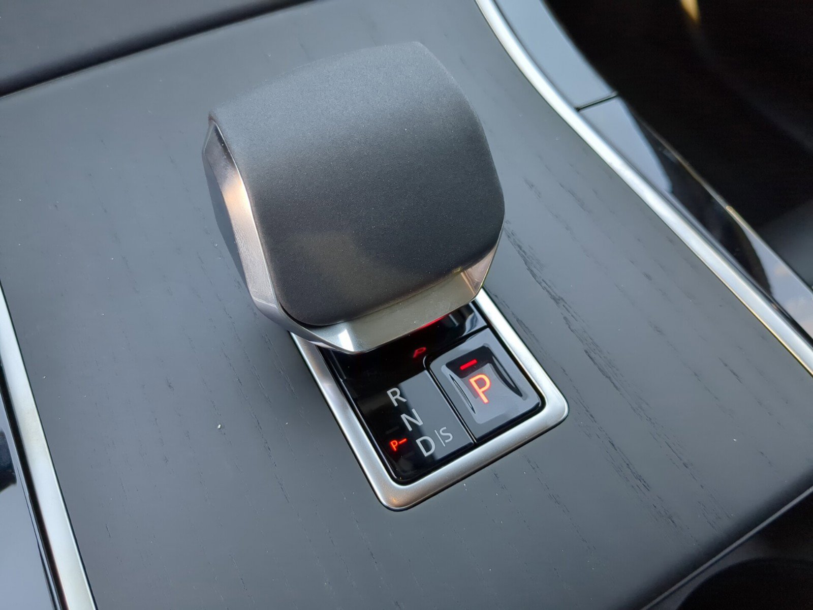 2026 Land Rover Range Rover Velar P250 S photo 20
