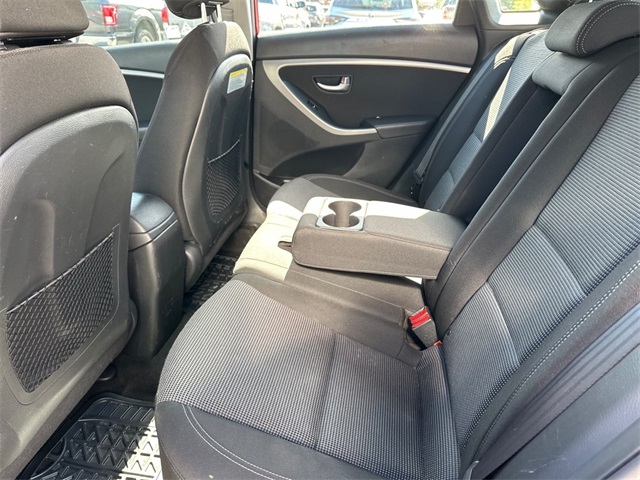 2017 Hyundai Elantra GT Base photo 12