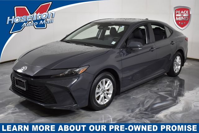 2025 Toyota Camry LE's photo
