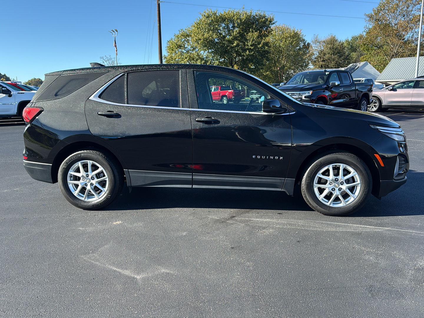 2023 Chevrolet Equinox LT photo 3