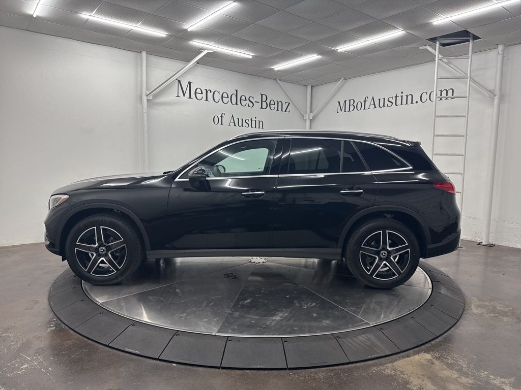 2026 Mercedes Benz GLC 300 photo 2