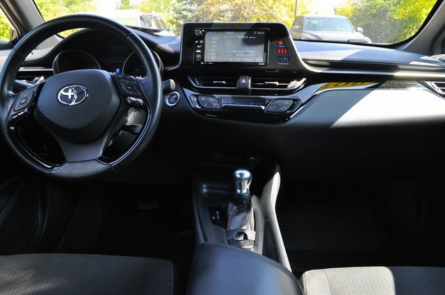 2018 Toyota C-HR XLE Premium photo 15