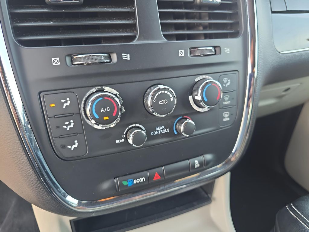 2020 Dodge Grand Caravan SXT photo 13