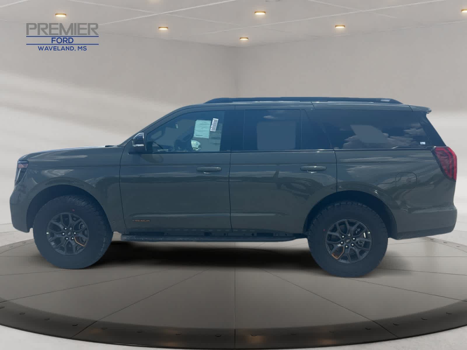 2025 Ford Expedition photo 2