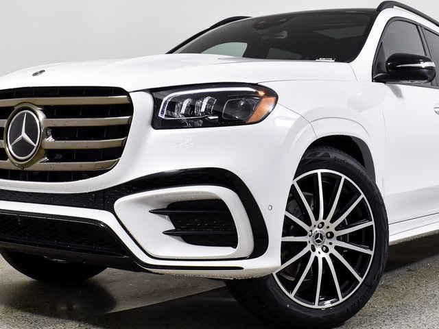 2025 Mercedes Benz GLS 450 4MATIC photo 3