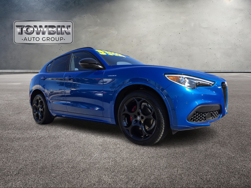 2022 Alfa Romeo Stelvio Ti Sport photo 2