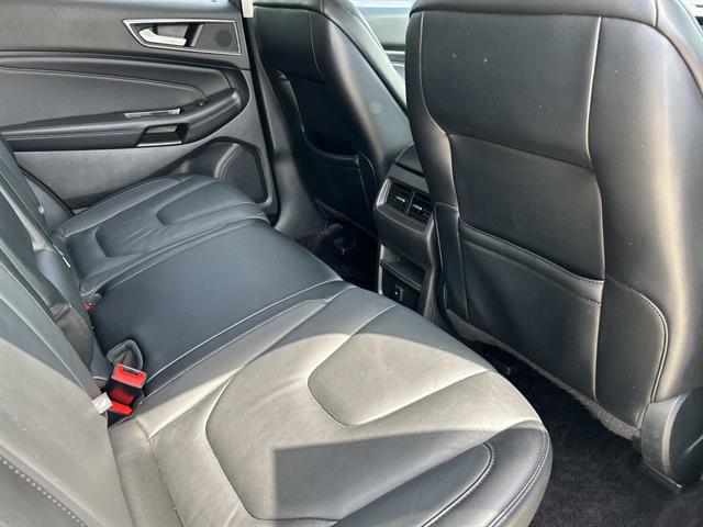 2017 Ford Edge Titanium photo 19