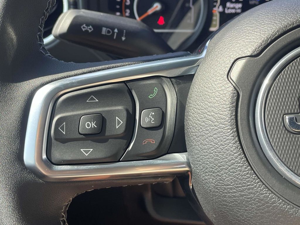 2025 Jeep Wrangler Sahara photo 28