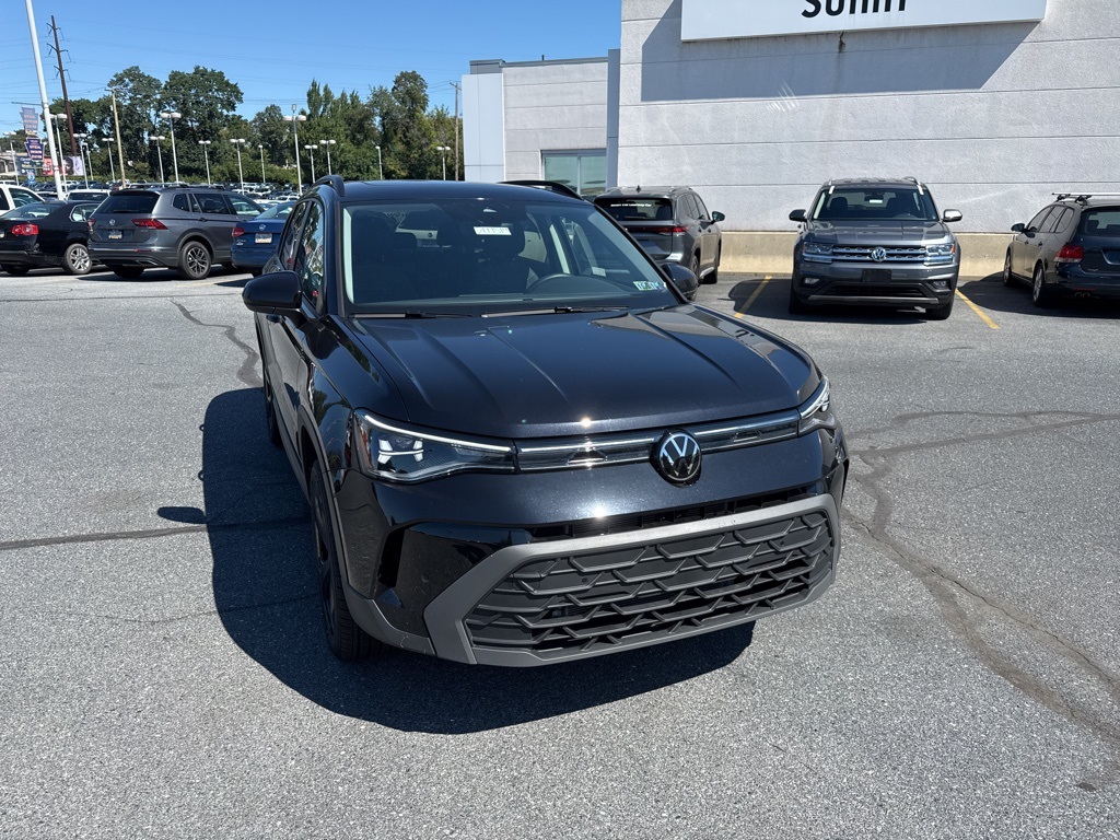 2025 Volkswagen Taos SE photo 3